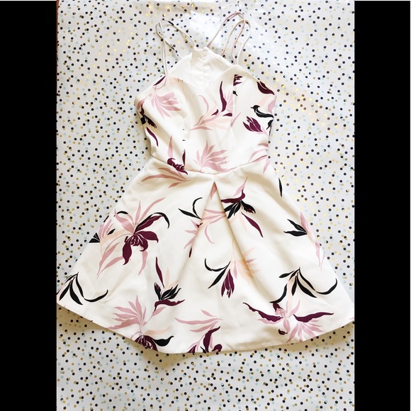 KeepSake Dresses & Skirts - Keepsake XS Floral Dress Skater Circle V-Neck Dres